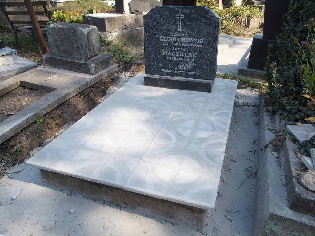 Tombstone of Ignacy Chernichovsky and Zofia Maczulak, Ternopil cemetery, as of 2016