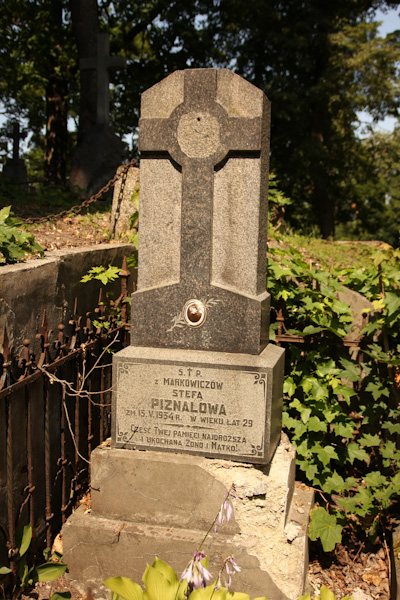 Tombstone of Stefania Piznal, Ross cemetery in Vilnius, as of 2013.
