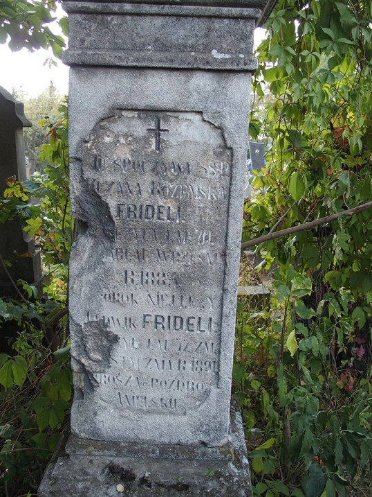Inskrypcja na nagrobku Ludwika i Zuzanny Fridelich, cmentarz w Tarnopolu, stan z 2016