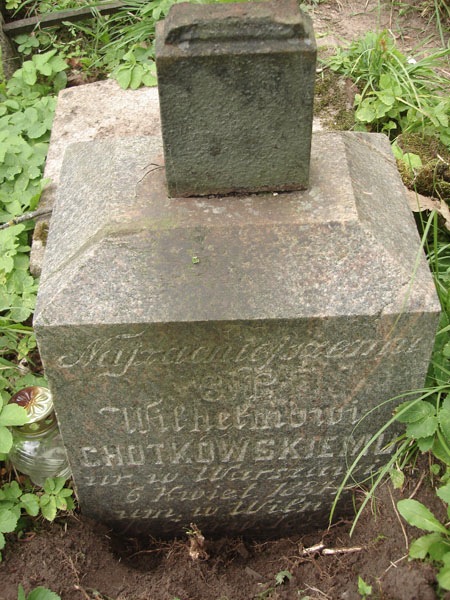 Inscription on the gravestone of Wilhelm Chotkowski, Na Rossie cemetery in Vilnius, as of 2013