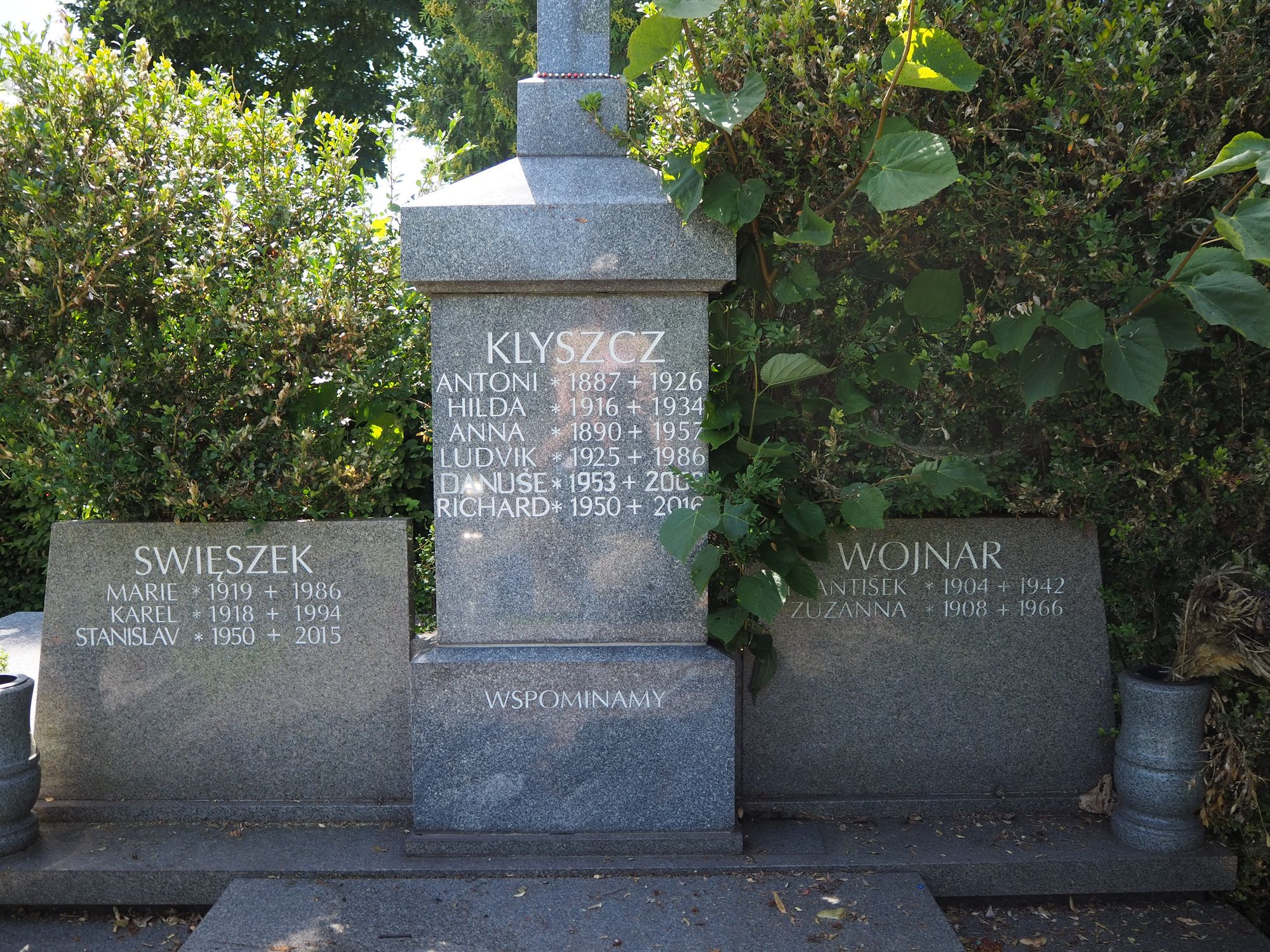 Fragment of a gravestone of the Klyszcz, Swieszek and Wojnar families, cemetery in Český Těšín, as of 2022.