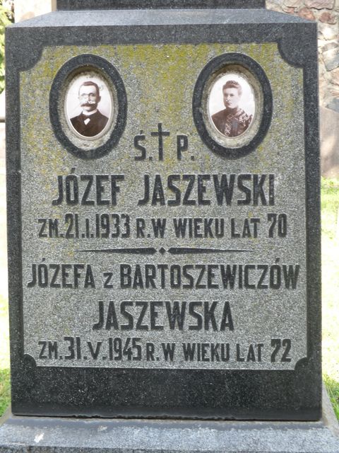 Fragment of the gravestone of Józefa Jaszewska, Jozef Jaszewski and Piotr Jarmułowicz from the Ross Cemetery in Vilnius, as of 2013.