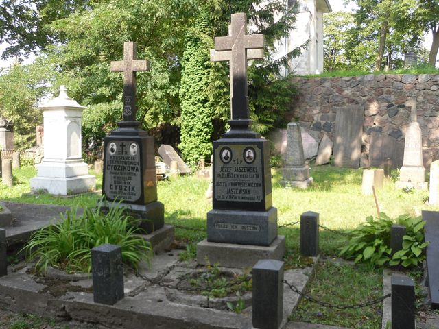 Nagrobek Józefy Jaszewskiej, Józefa Jaszewskiego i Piotra Jarmułowicza z cmentarza na Rossie w Wilnie, stan z 2013 r.