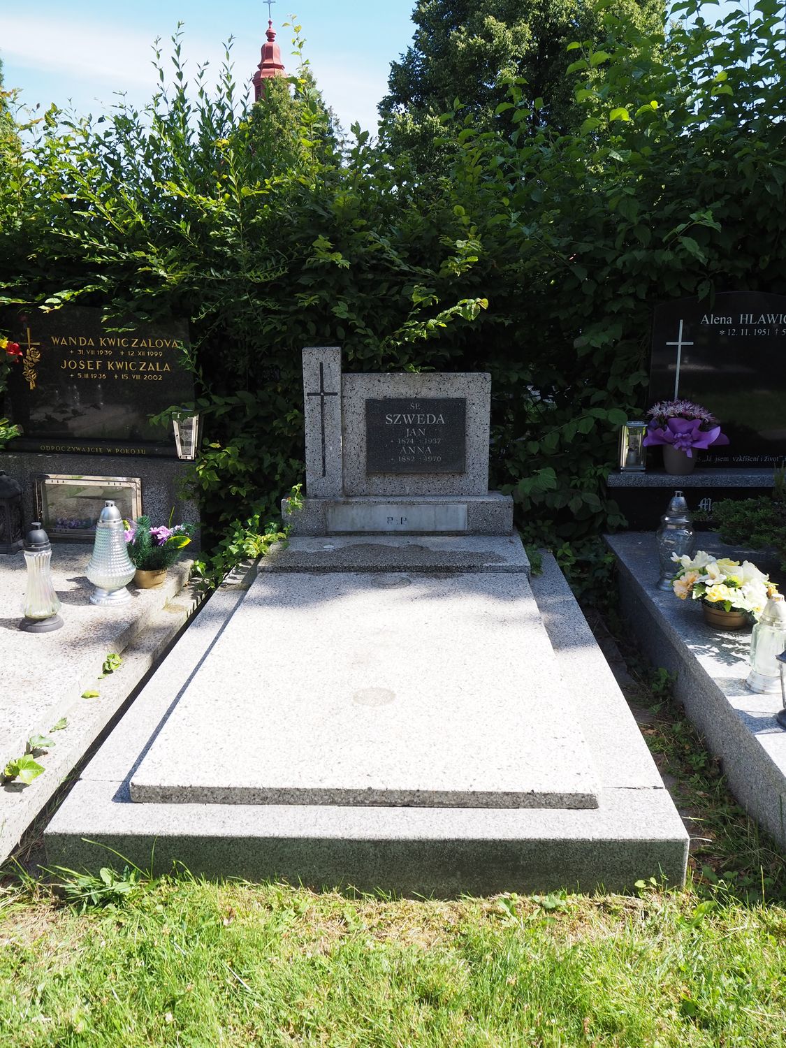 Tombstone of Anna and Jan Szwed, cemetery in Český Těšín, as of 2022.