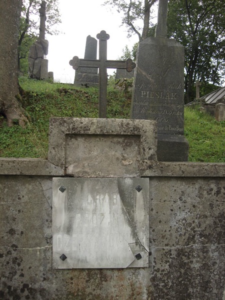 Fragment grobowca Julii, Marty i Wiktora Czerkasowów, cmentarz Na Rossie w Wilnie, stan z 2013