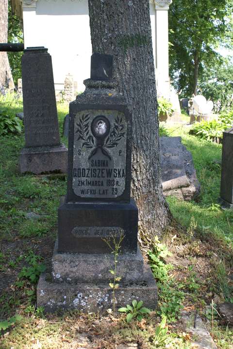 Nagrobek Sabiny Godziszewskiej, cmentarz na Rossie w Wilnie, stan z 2013 r.