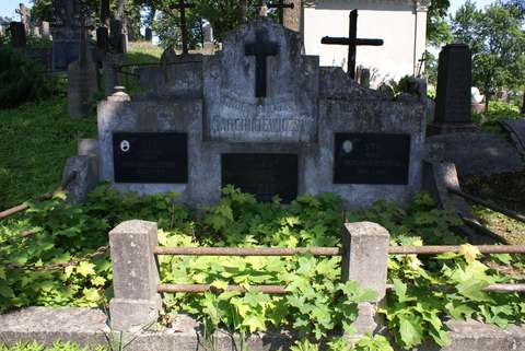 Tomb of Aleksander, Jadwiga, Klementyna and Maria Marcinkiewicz, Ross Cemetery in Vilnius, as of 2013.