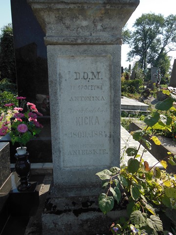 Fragment of a tombstone of Antonina Kick from the cemeteries of the former Ternopil district, as of 2016.