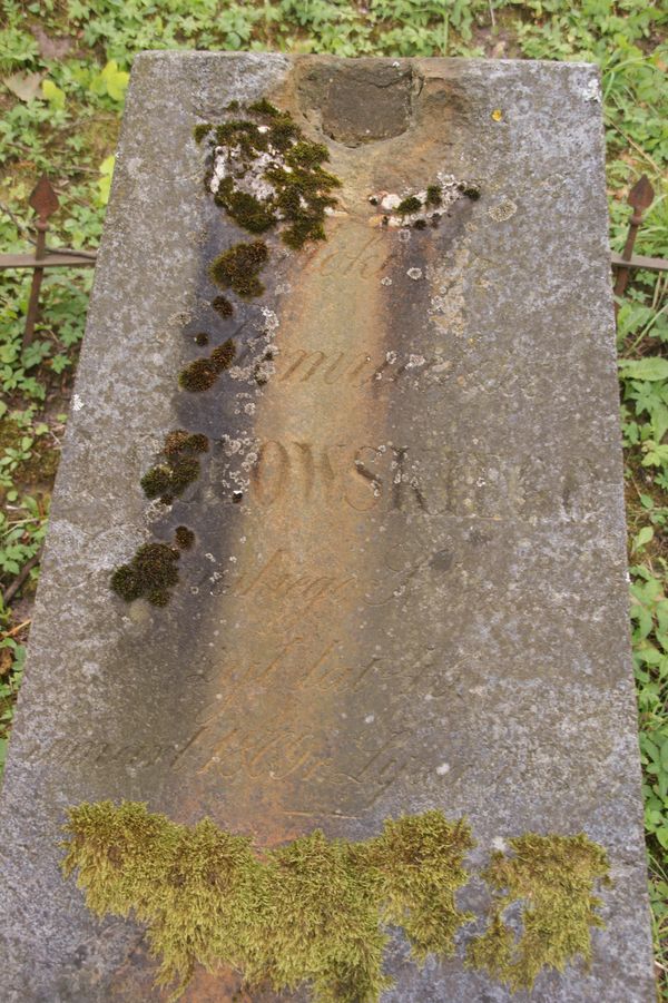 Inskrypcja nagrobka Romualda Kozłowskiego, cmentarz Na Rossie w Wilnie, stan z 2013