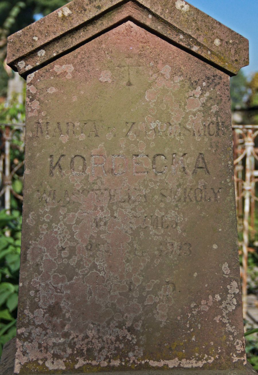 Fragment of Maria Kordecka's tombstone, Ternopil cemetery, 2016 status