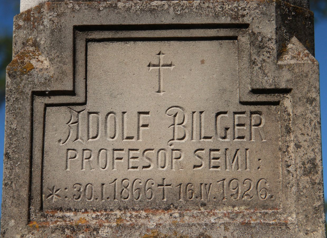 Fragment nagrobka Adolfa i Marii Bilgerów, cmentarz w Tarnopolu, stan z 2016