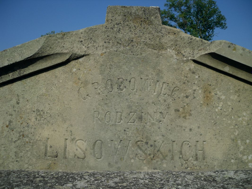 Fragment grobowca N.N. i N.N Lisowskich, cmentarz w Tarnopolu, stan z 2016 r.