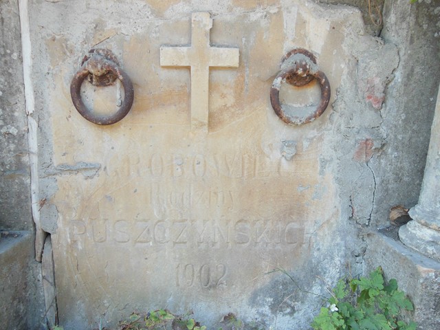 Fragment grobowca Alojzego Puszczyńskiego, cmentarz w Tarnopolu, stan z 2016 roku