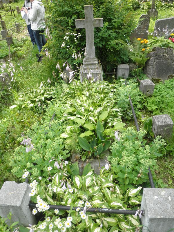Tombstone of Anna Bobnis, Ross cemetery in Vilnius, as of 2013.