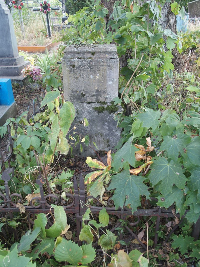 Nagrobek Wiktora Krecińskiego, cmentarz w Tarnopolu, stan z 2016 r.