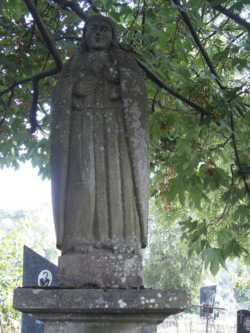 Fragment of the gravestone of Maria Koropatnitskaya, Ternopil cemetery, as of 2016.