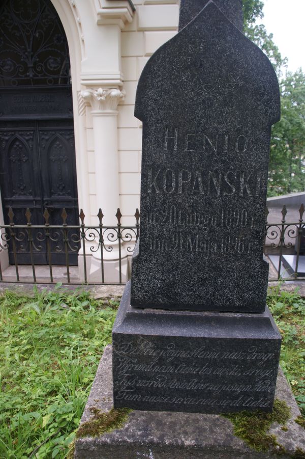 Inscription on the gravestone of Henryk, Michał and Zofia Kopański, Na Rossie cemetery in Vilnius, as of 2013