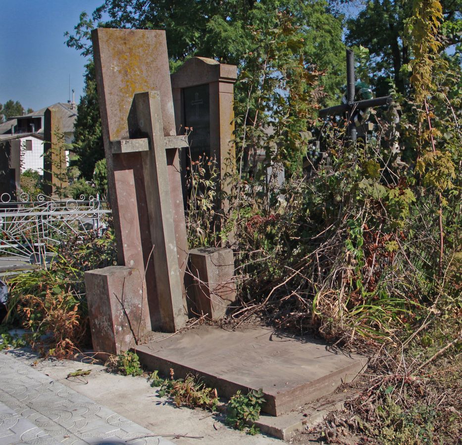 Tombstone of Zofia Frantz and Maria Zółkiewicz, Ternopil cemetery, state of 2016