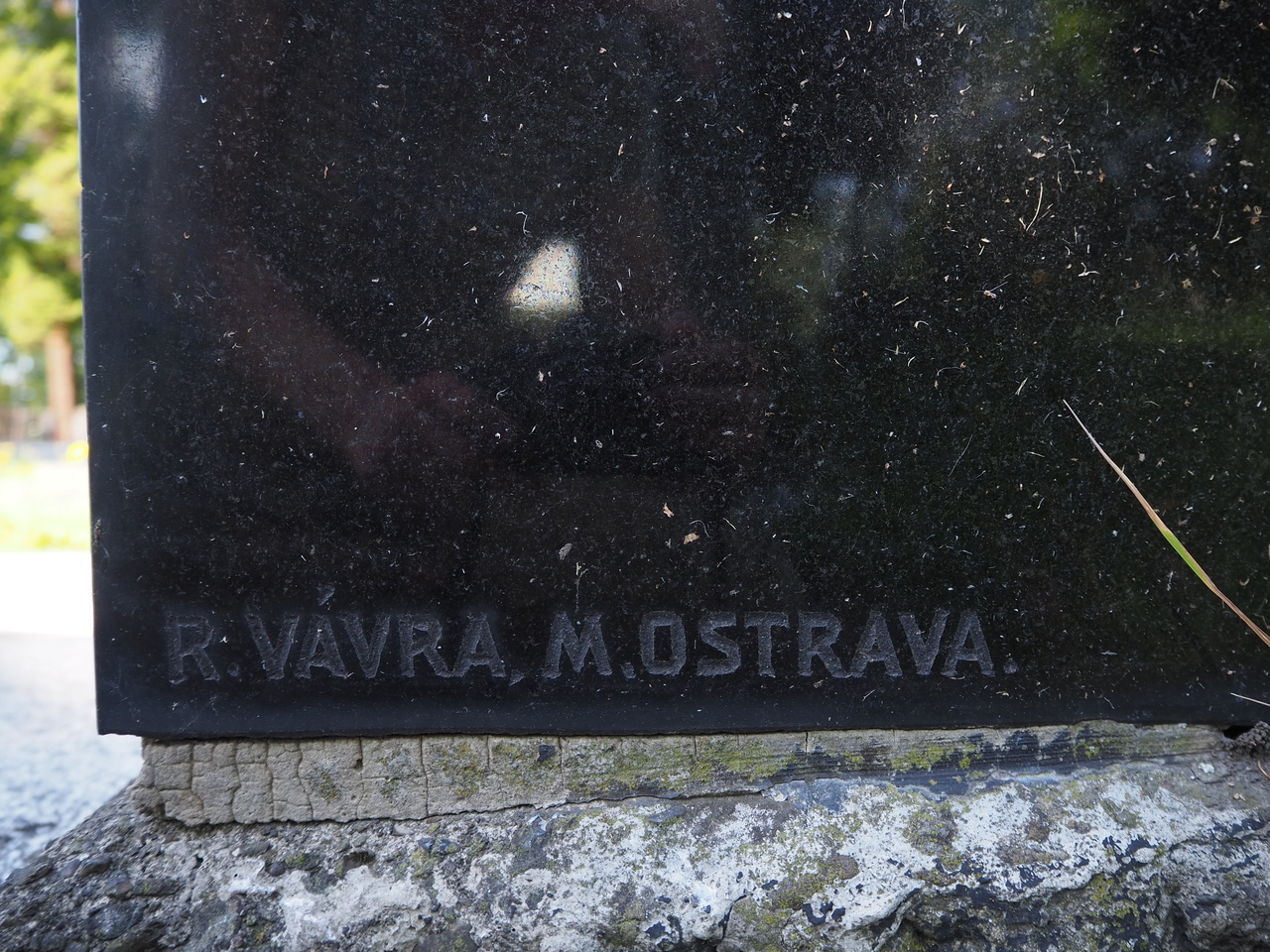 Fragment of a tomb of the Feikis family, Karviná Důl cemetery, state of 2022