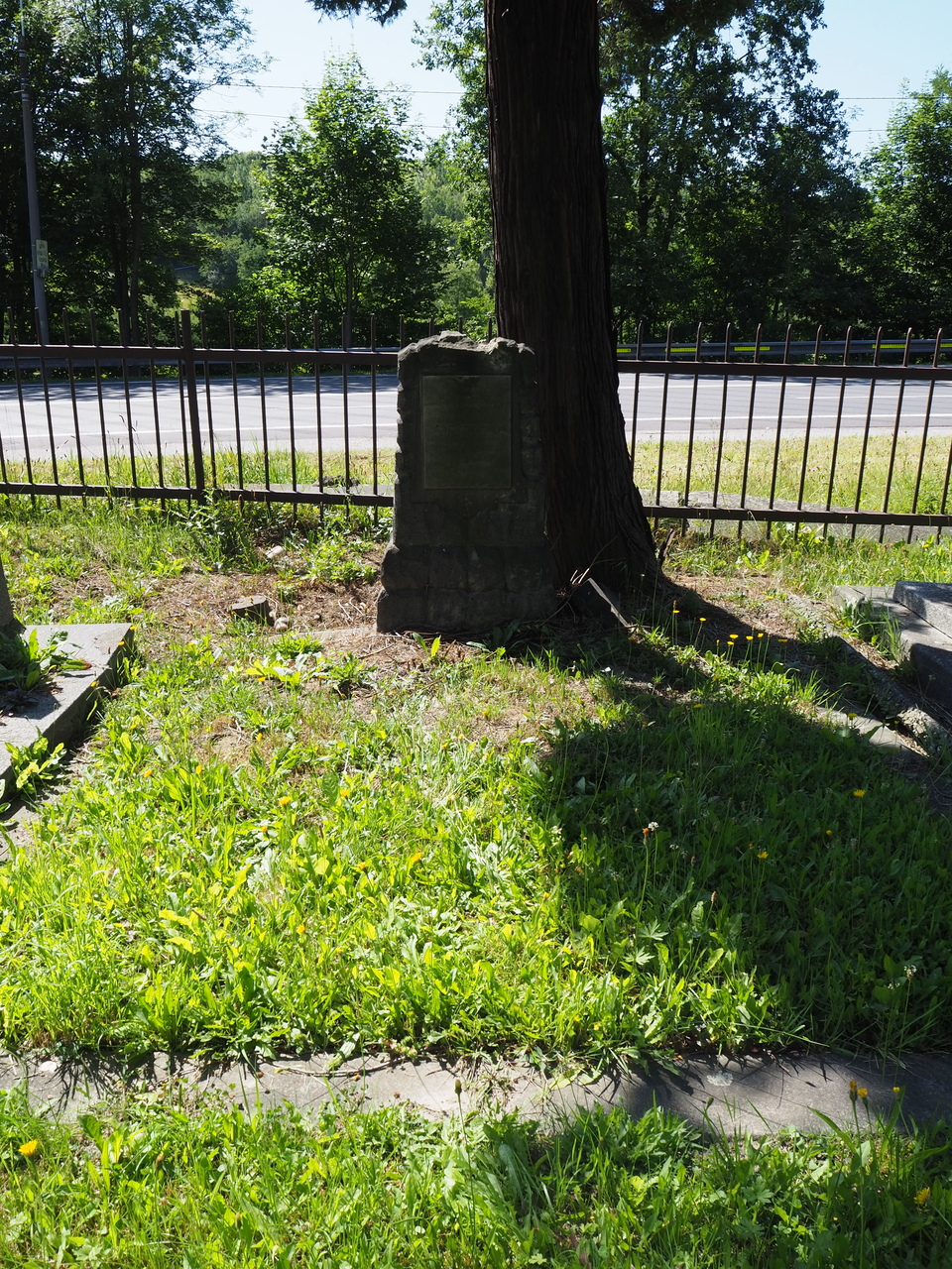 Tombstone of Lucja Sopora and Zofia Gold, Karviná Doły cemetery, state from 2022