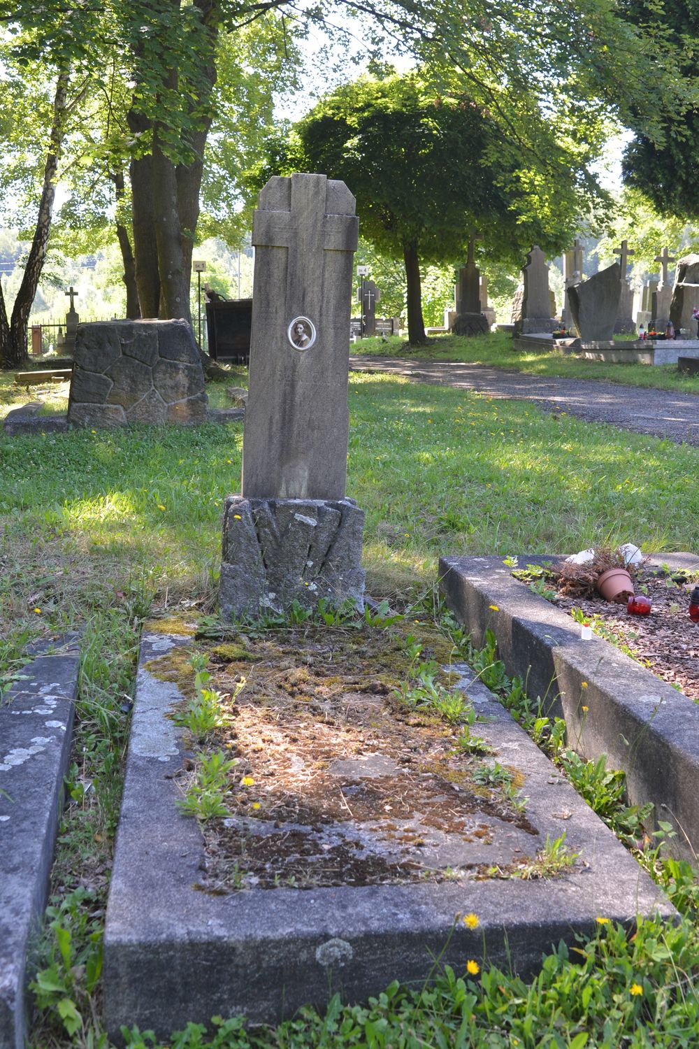Tombstone of Aniela and Henrik Cholew, Karviná Doły cemetery