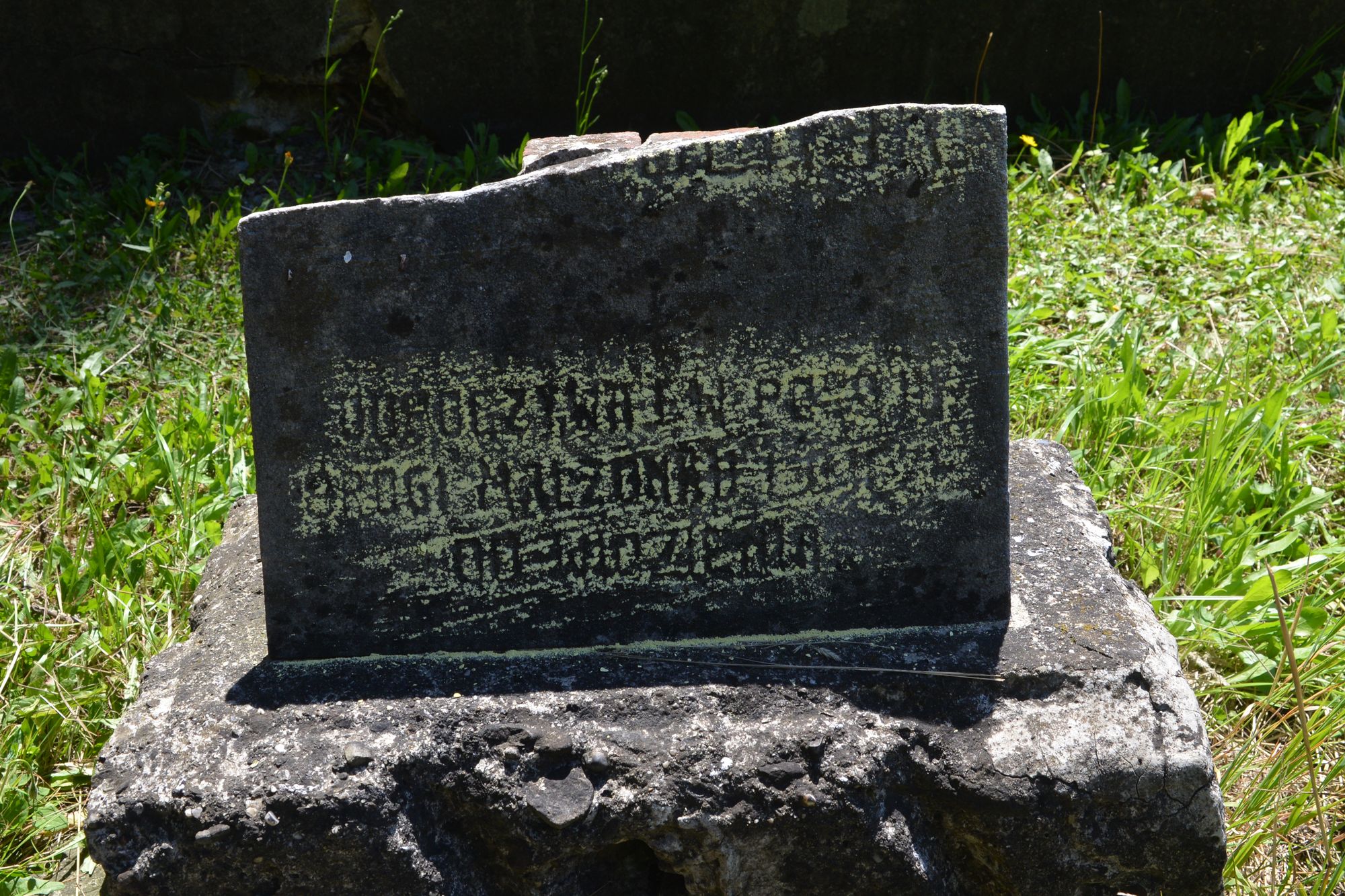 Nagrobek N.N., cmentarz w Karwinie Dołach