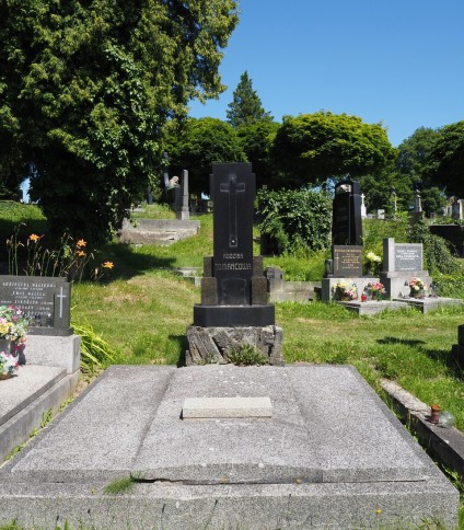 Grobowiec rodziny Tomańcowej, cmentarz w Karwinie Doły, stan z 2022 roku