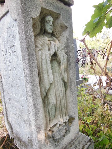 Fragment of a tombstone of the Sukacz family, Ternopil cemetery, state of 2016