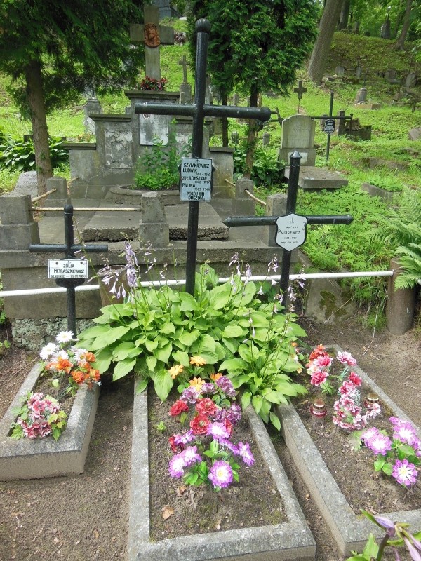 Tombstone of Ludwik, Paulina and Wladyslaw Szymkiewicz, Ross cemetery in Vilnius, as of 2014.