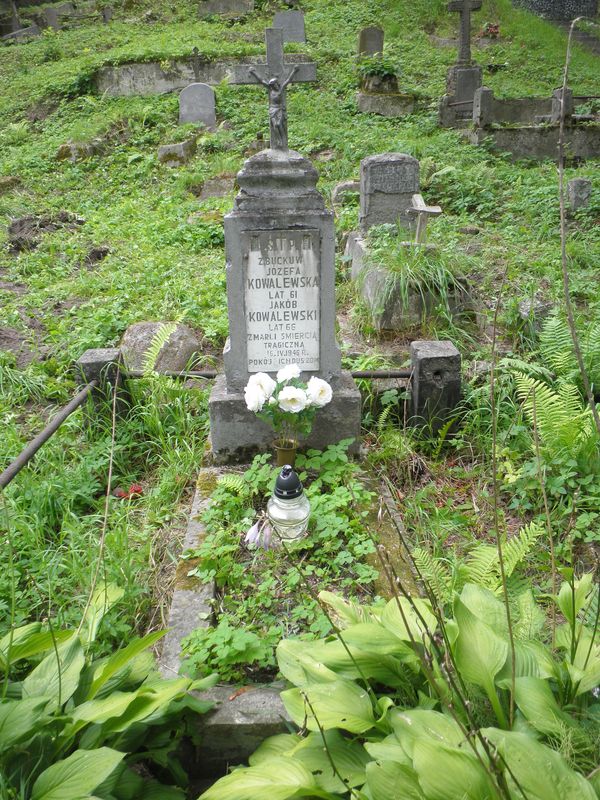 Nagrobek Józefy i Jakuba Kowalewskich, cmentarz na Rossie w Wilnie, stan na 2013 r.
