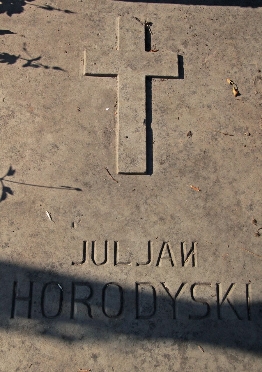 Fragment of Julian Horodyski's tombstone, Ternopil cemetery, 2016 status