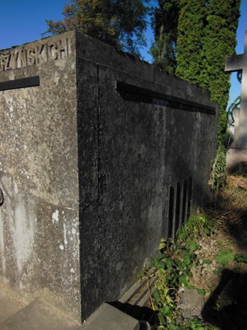 Fragment grobowca Jerzego i Tadeusza Leszczyńskich, cmentarz w Tarnopolu, stan z 2016 roku
