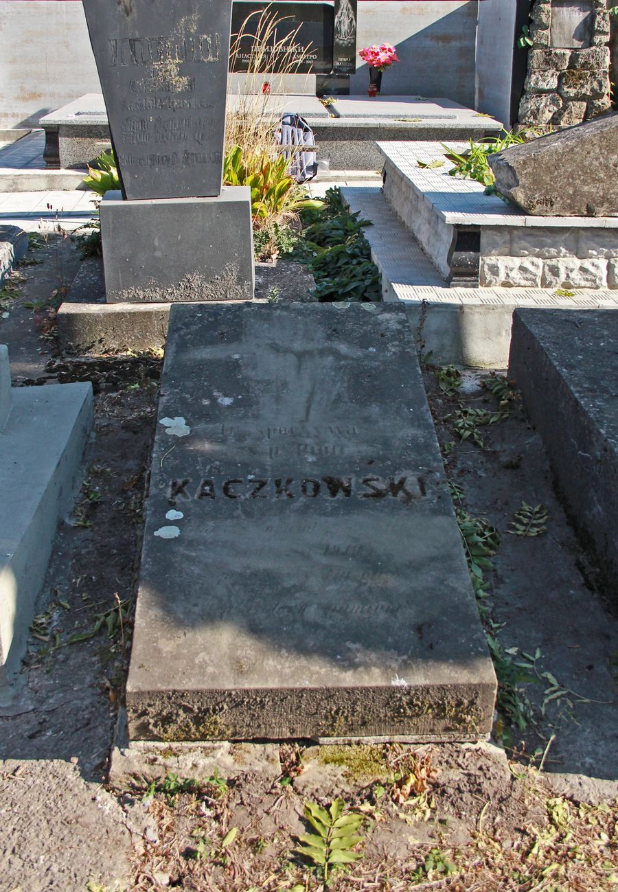 Nagrobek Piotra Kaczkowskiego, cmentarz w Tarnopolu, stan z 2016
