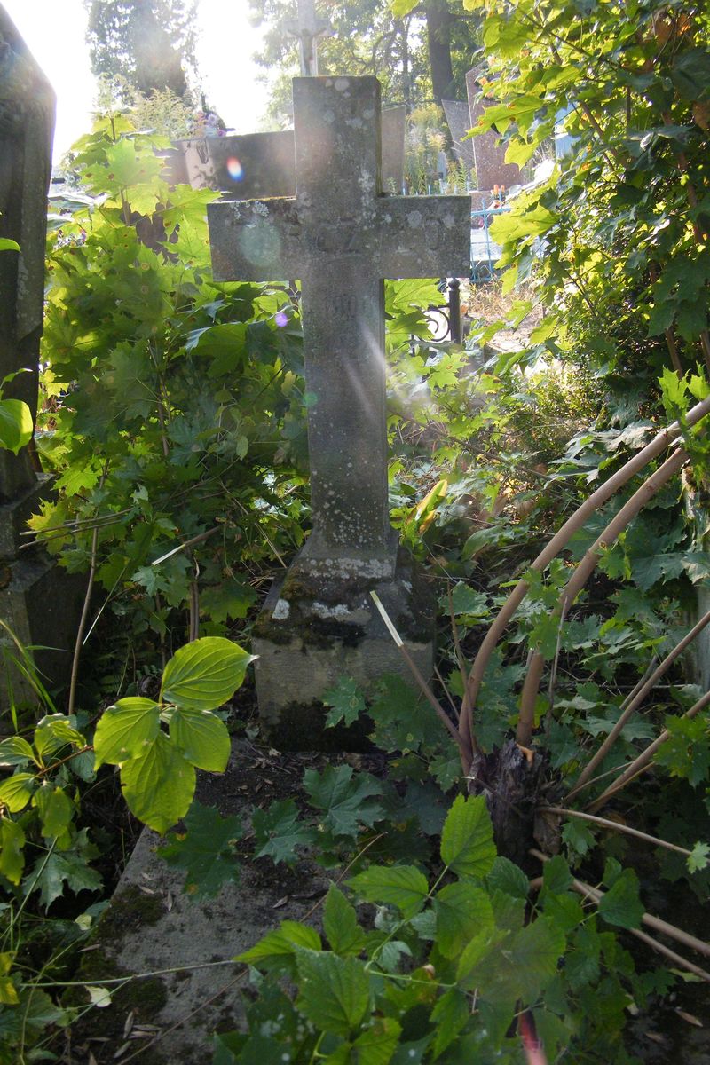 Tombstone of Jan Tarillo, Ternopil cemetery, as of 2016.