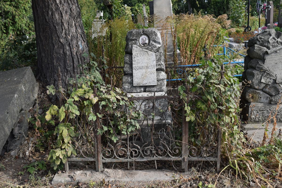 Gravestone of Stanislaw Sochaniewicz from the cemeteries of the former Ternopil district, as of 2016.