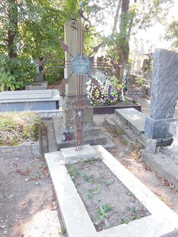 Tombstone of Leopolda Berka, Ternopil cemetery, state of 2016