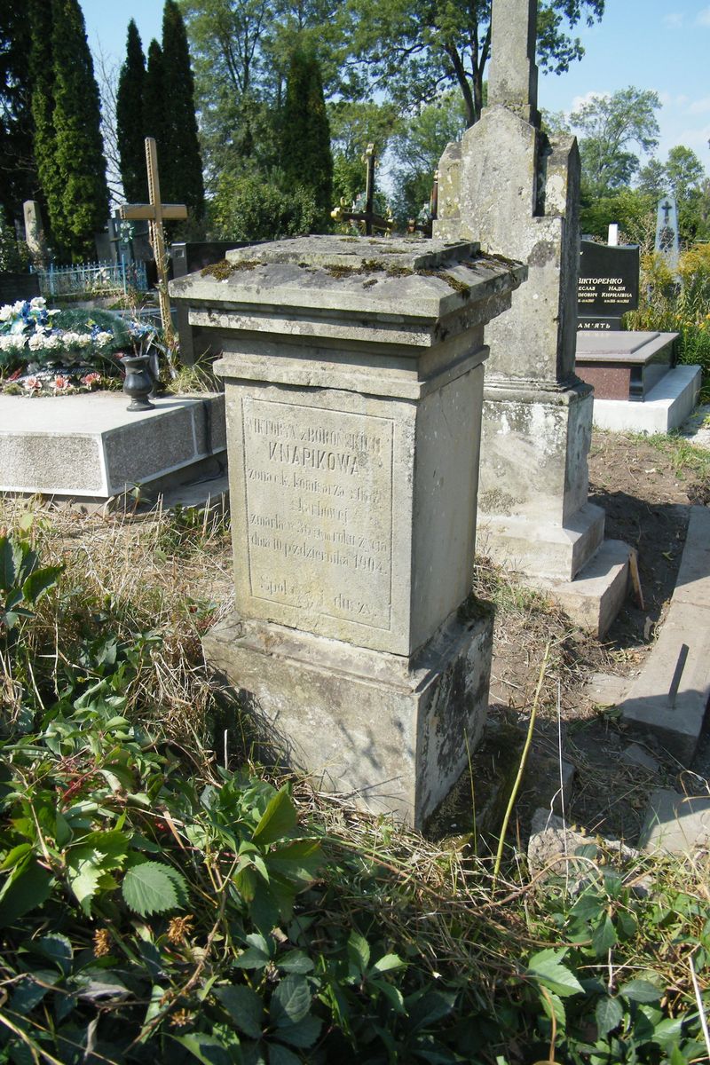 Tombstone of Viktoria Knapik, Ternopil cemetery, as of 2016.