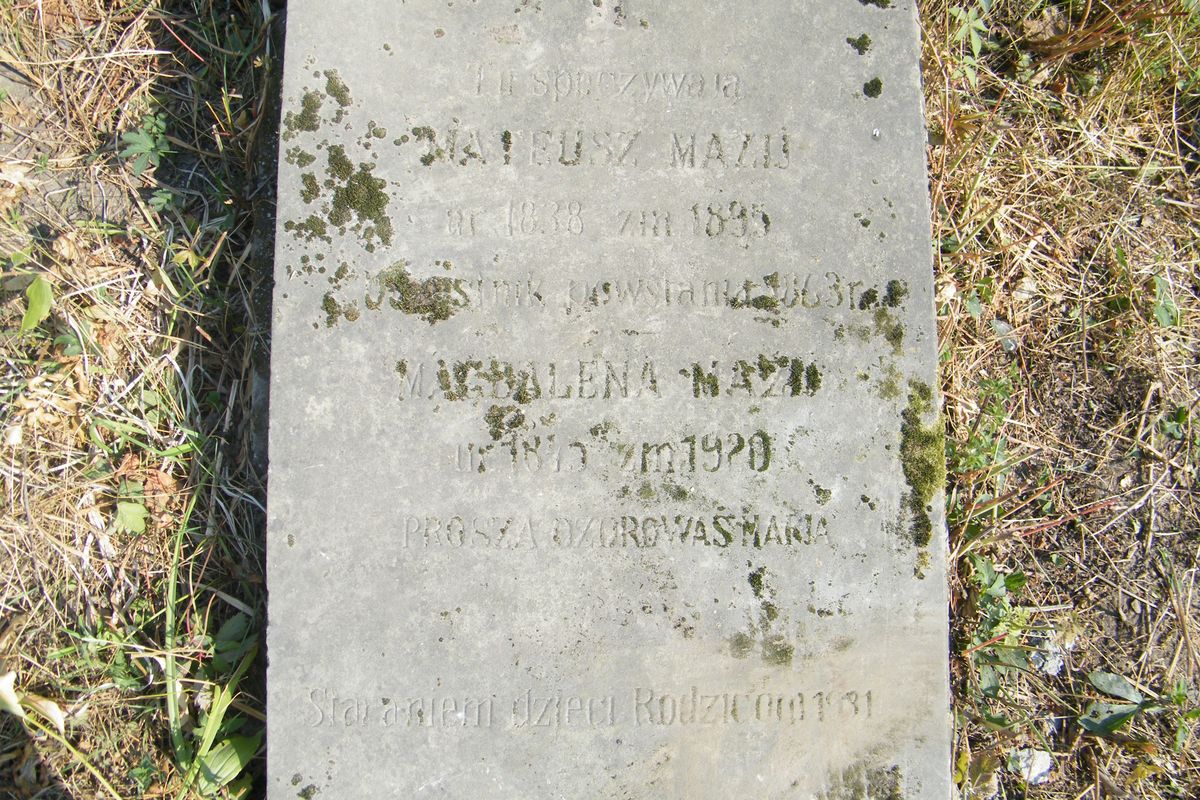 Fragment of the gravestone of Magdalena and Matthew Mazij, Ternopil cemetery, as of 2016.