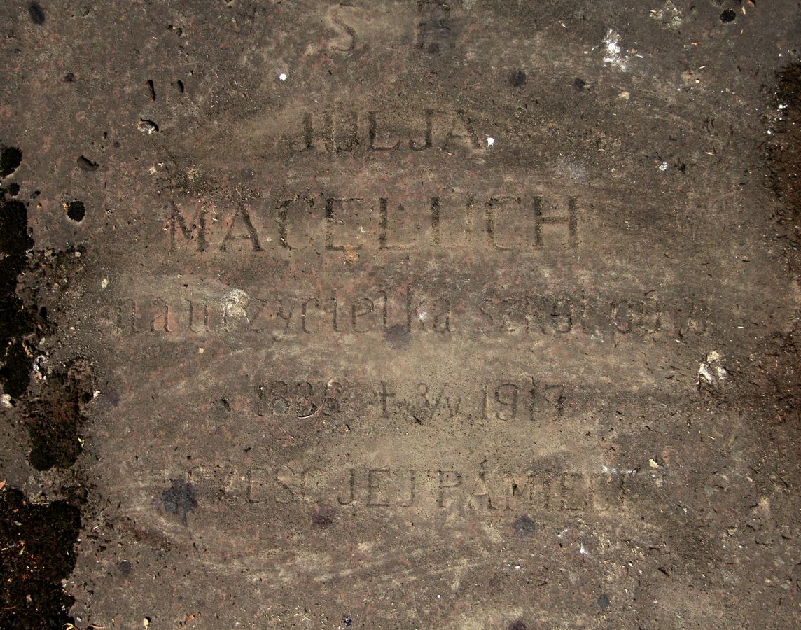 Fragment of Julia Maceluch's tombstone, Ternopil cemetery, 2016 status