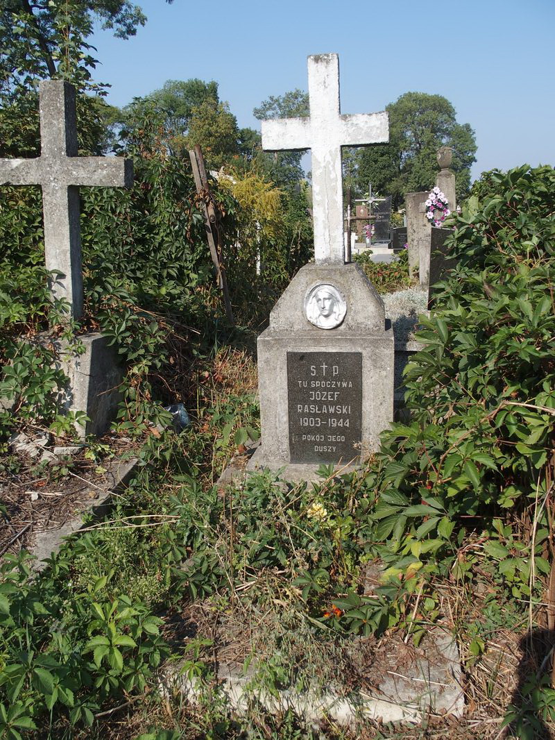 Tombstone of Jozef Raslawski, Ternopil cemetery, as of 2016.