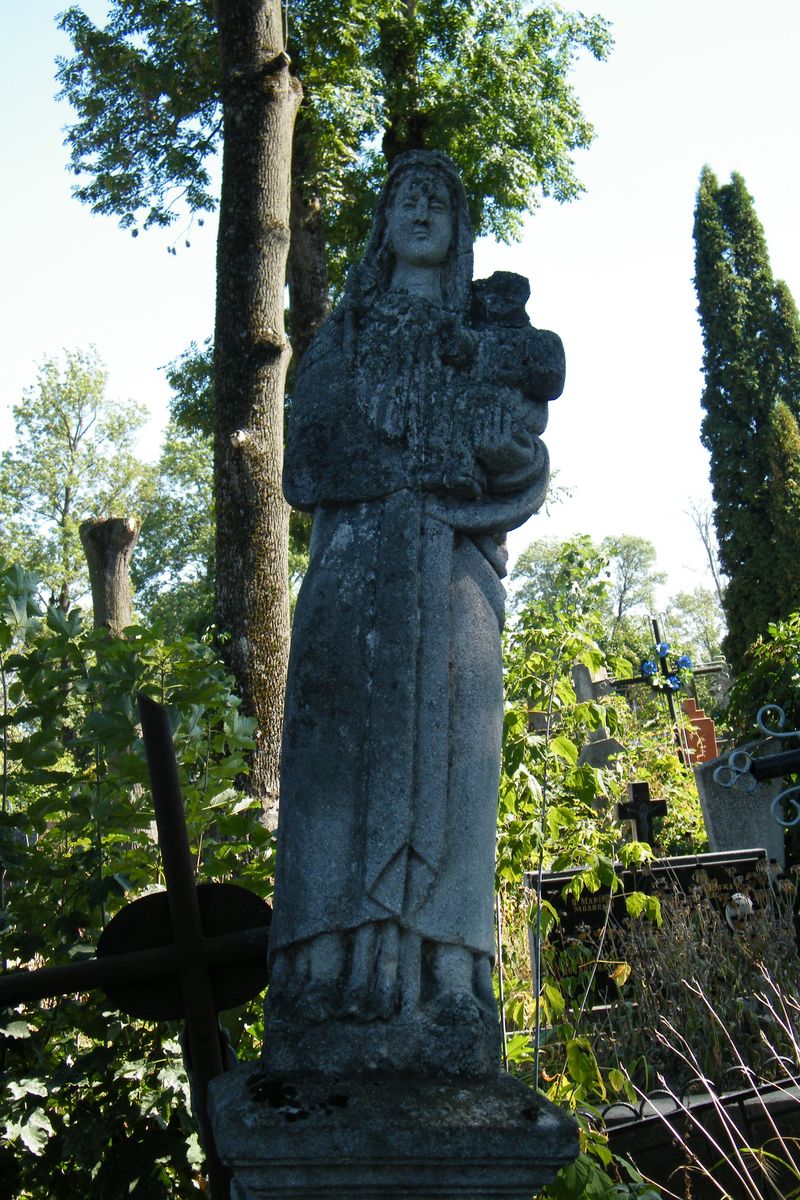 Fragment of Maria Bratrov's tombstone, Ternopil cemetery, 2016 status