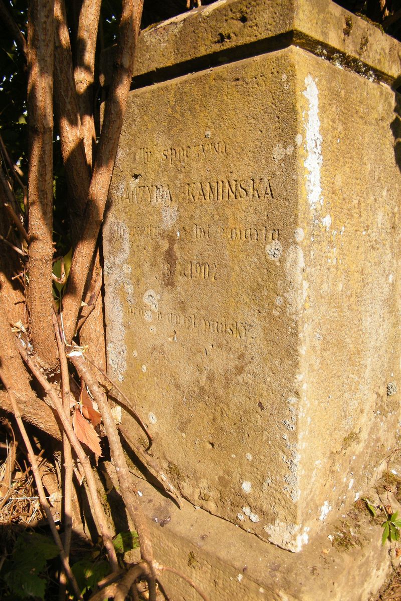 Fragment nagrobka Katarzyny Kamińskiej, cmentarz w Tarnopolu, stan z 2016 r.