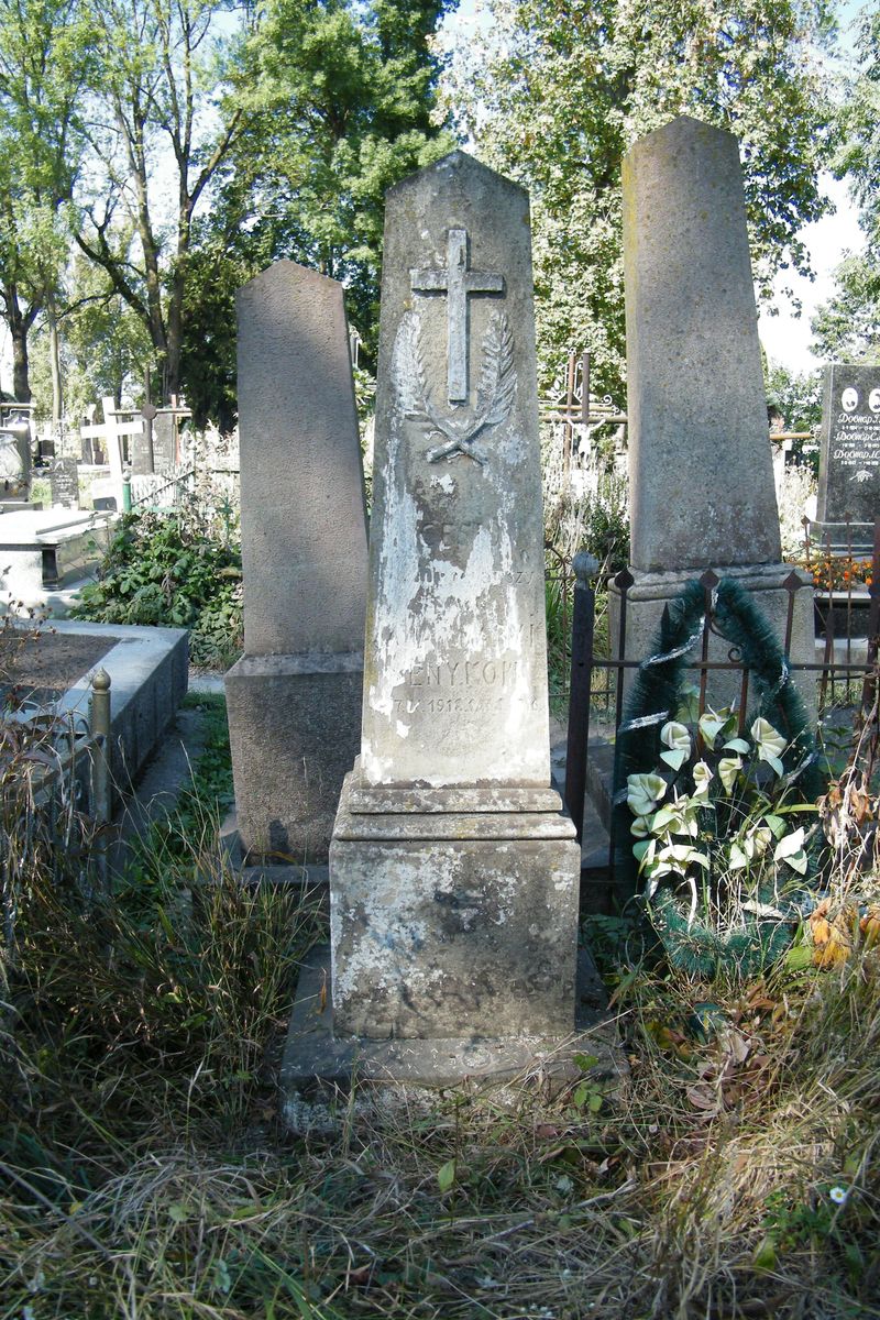 Tombstone of Czeslaw Senyk, cemetery in Ternopil, state of 2016