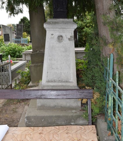 Nagrobek Antoniego Raczyńskiego z cmentarzy dawnego powiatu tarnopolskiego, stan z 2016 r.