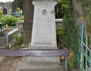 Nagrobek Antoniego Raczyńskiego z cmentarzy dawnego powiatu tarnopolskiego, stan z 2016 r.