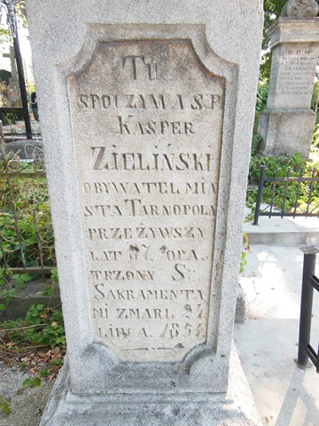 Fragment of Kasper Zielinski's tombstone, Ternopil cemetery, as of 2016