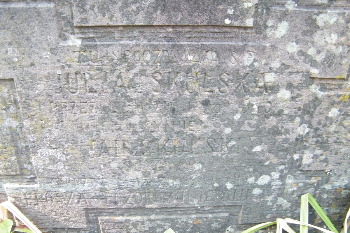 Fragment of the tombstone of Jan and Julia Skulski, Ternopil cemetery, state of 2016