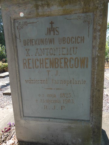Fragment nagrobka Franciszka Morgenbessera i Antoniego Reichenberga, cmentarz w Tarnopolu, stan z 2016 roku