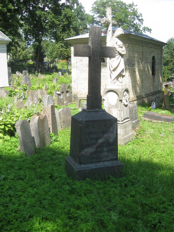 Tombstone of the Gojżewski, Kalinowski and Narkiewicz-Jodko families, Na Rossie cemetery in Vilnius, as of 2013