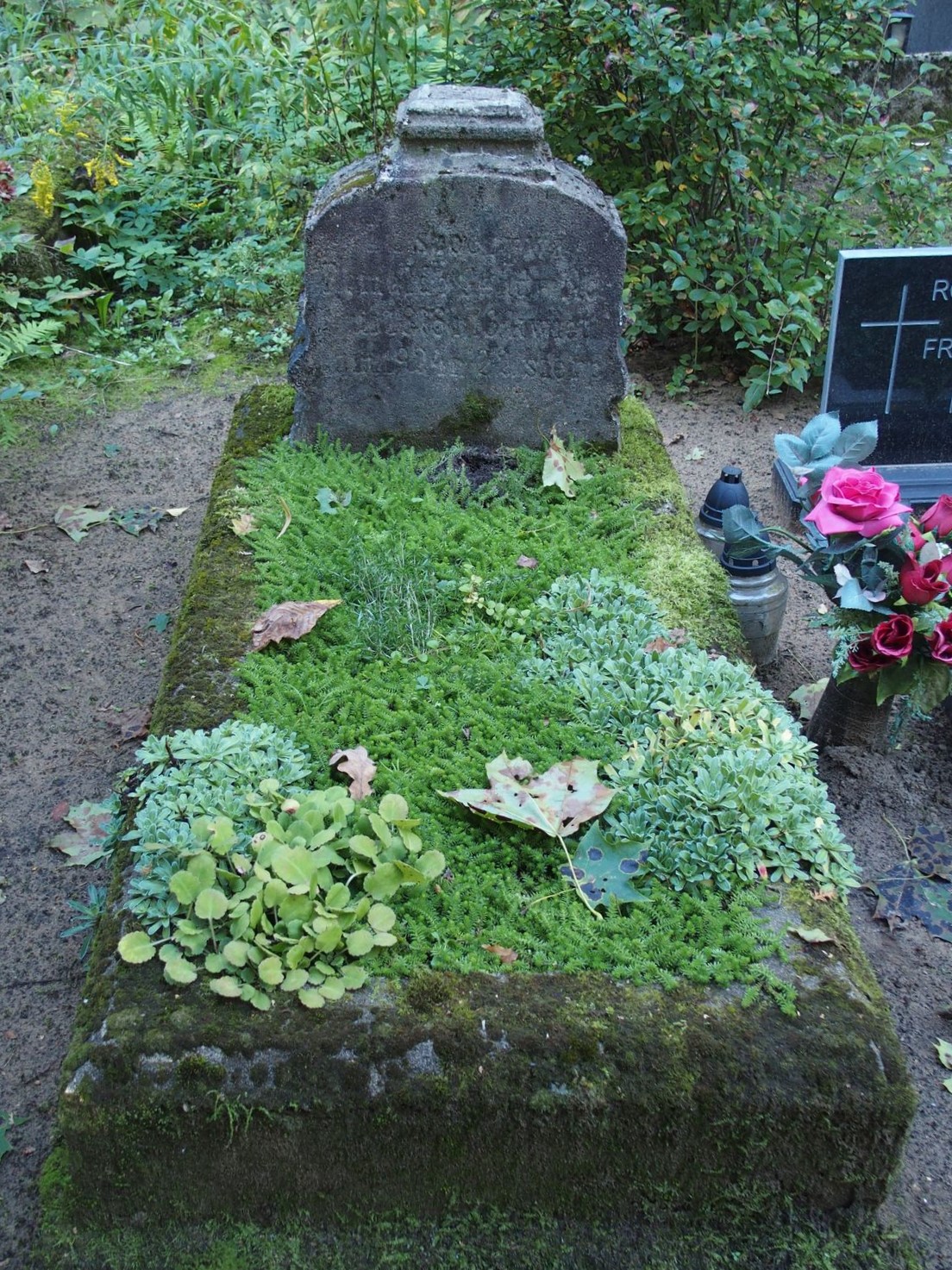 Nagrobek Romalda Gendwiło, cmentarz św. Michała w Rydze, stan z 2021 r.